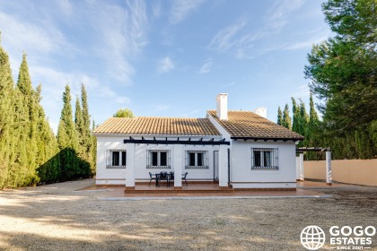 Ruime Vrijstaande Woning Te Koop in Fuente Álamo