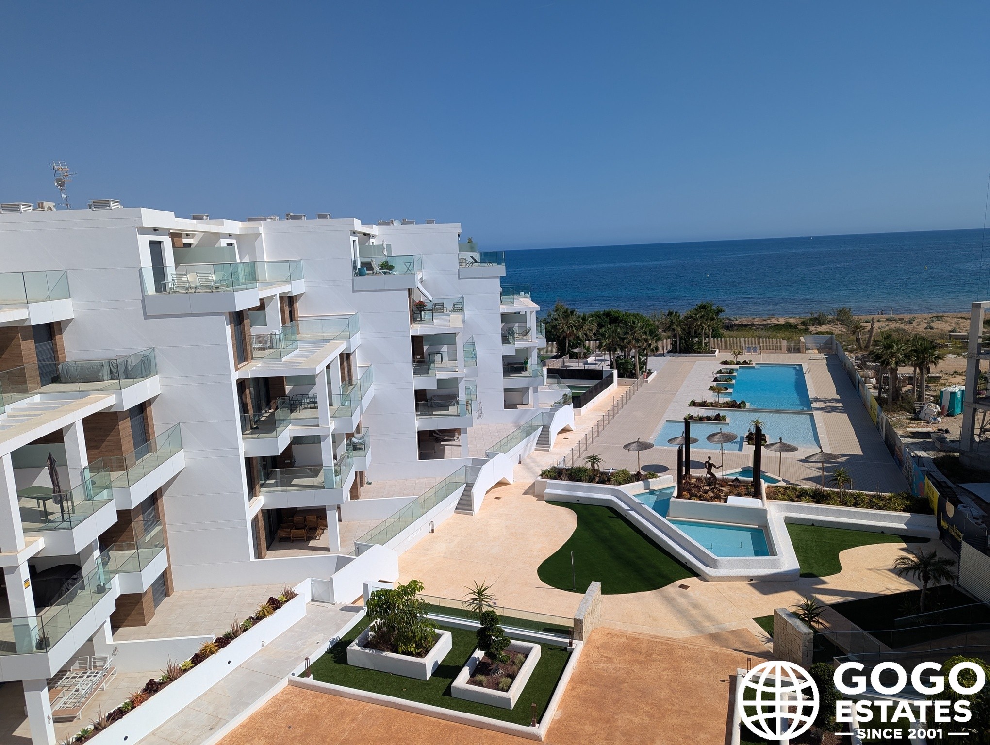 Charming Ground-Floor Apartment in Dénia with Sea Views