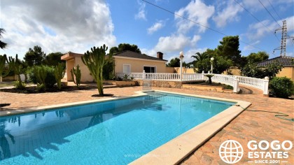 Przestronna Willa na Sprzedaż w Villamartín, Orihuela Costa