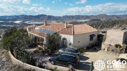 Encantadora Villa en Venta Cerca de Águilas con Vistas al Mar