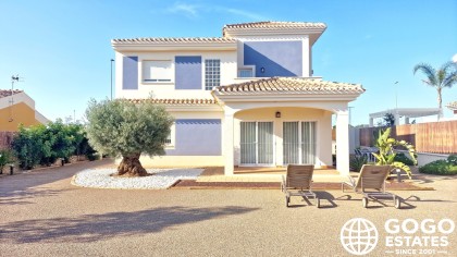 Detached Home in Purias with Spacious Outdoor Areas