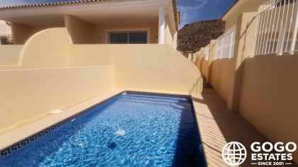 Ruime halfvrijstaande duplex in San Juan de los Terreros