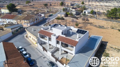 Encantador Bungalow Bajo en La Canalosa con Terraza