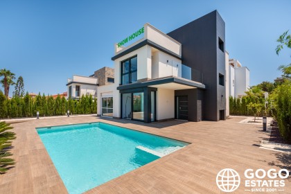Elegant Detached Homes in Playa Paraiso, 1 km from the Sea