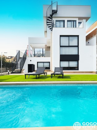 Villa Independiente en Venta en La Finca Golf, Alicante