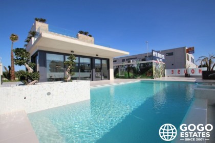 Elegante Villa de 4 Habitaciones en Venta en San Miguel de Salinas