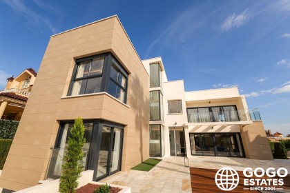 Villa Moderna en Venta en Torrevieja Cerca del Mar