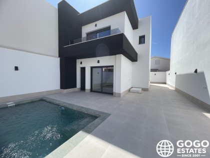 Amplia villa independiente de 3 dormitorios en Heredades en venta