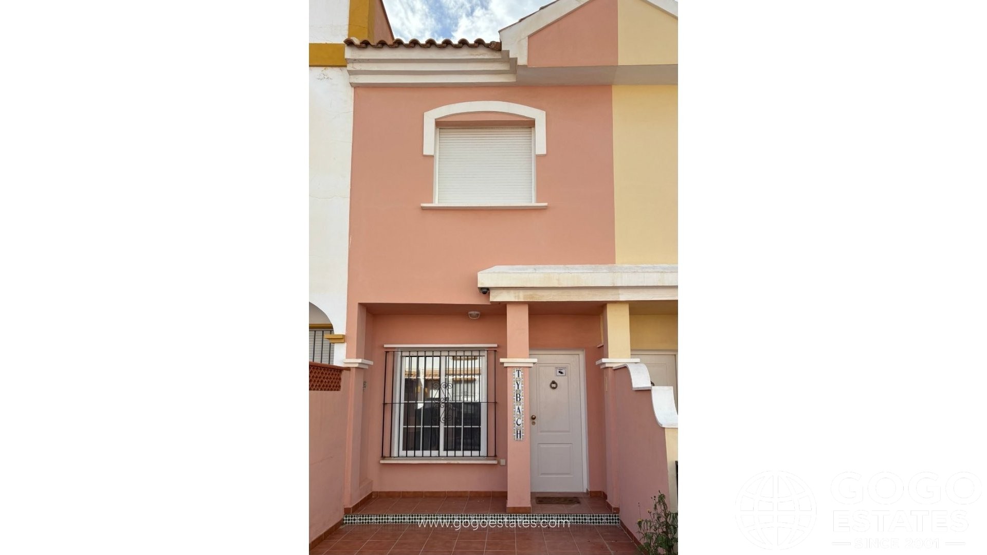 Charming Townhouse Near Beach with 2 Beds, 2 Baths