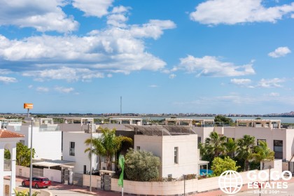 Spacious 5-Bedroom Detached Home in Los Montesinos