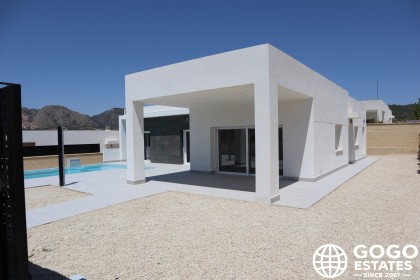 Vrijstaande Villa Te Koop in La Romana met Zwembad en Terras