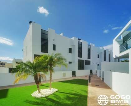 New Build Apartment in Mil Palmeras with Sea Views