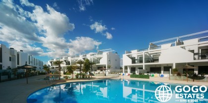 Moderner Bungalow in Mil Palmeras, 600m vom Meer entfernt