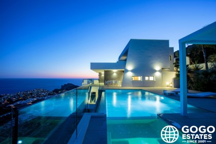 Luxe Villa's Te Koop in Cumbre del Sol met Zeezicht