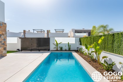 New Detached Homes in Los Alcázares with Private Pools