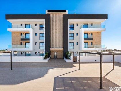 Amplio apartamento en Los Alcázares con vistas al mar