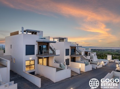 Modern High-Bungalow for Sale in San Miguel de Salinas