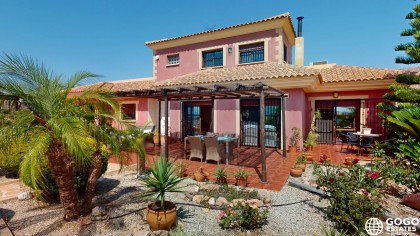 Villa independiente con vistas al mar en Águilas