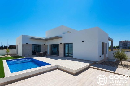 Encantadora Villa Independiente de 3 Habitaciones en Daya Nueva