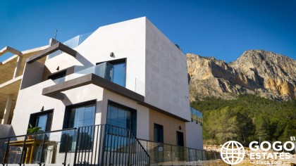 Maison semi-détachée à vendre à Polop avec piscine et terrasse