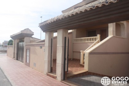 Charmantes Reihenhaus zu Verkaufen in Torrevieja