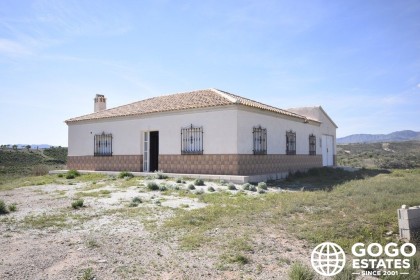 Ruime 4-slaapkamer villa in Almeria met uitzicht op de bergen