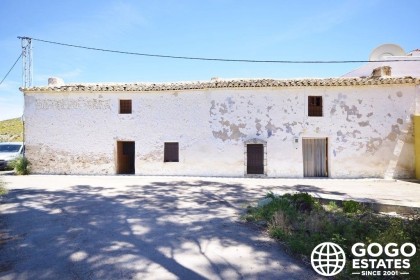 Casa de campo en venta cerca de Arboleas con vistas a las montañas