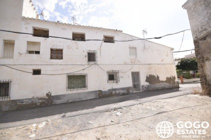 Spacious Town House in Zurgena - Ideal for Renovation
