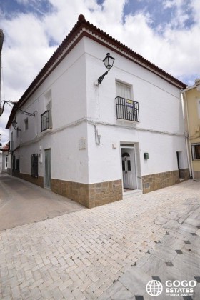 Amplia Casa Adosada en Venta en Lijar