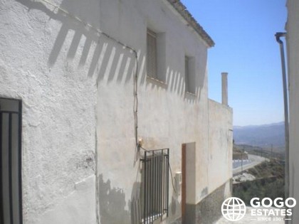 Amplia Casa de Pueblo en Venta con Vistas Impresionantes