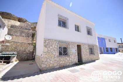 Amplia casa de pueblo de 6 habitaciones en venta en Partaloa
