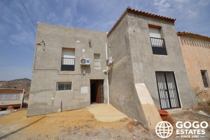 Amplia Casa de Campo en Almería con Vistas a las Montañas
