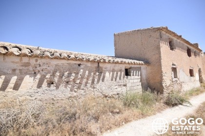 Spacious Country House for Sale in Oria