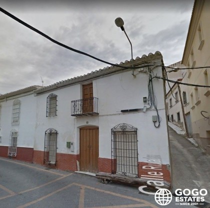 Amplia Casa Adosada en Venta en Arboleas