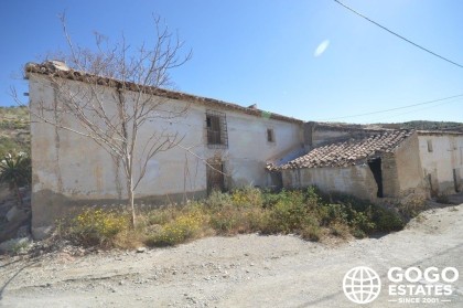 Casa de campo en venta en Almería - Oportunidad de renovación