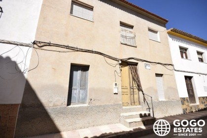Amplia Casa de Pueblo en Cantoria con 4 Dormitorios