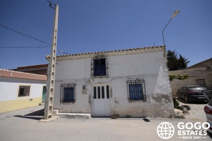 Spacious Town House for Sale in Oria Area