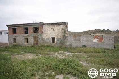 Amplia Casa de Campo en Venta en Arboleas