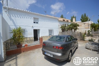 Spacious Town House for Sale in Oria
