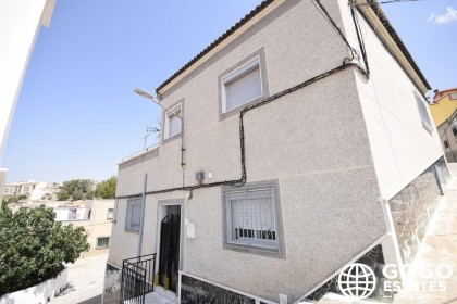 Encantadora casa de pueblo de 4 dormitorios en venta en Macael