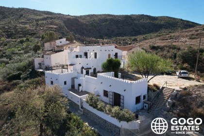 Encantadora Casa de Campo en Venta Cerca de Albanchez