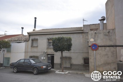 Amplio adosado de 7 habitaciones en venta en Oria