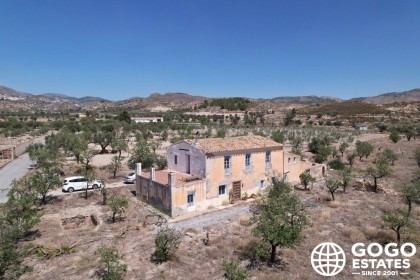 Amplia Casa de Campo en Lucar con Vistas Panorámicas