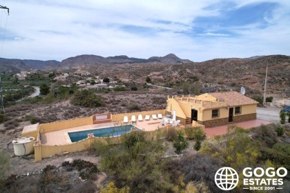Charmante 3-slaapkamer villa te koop in Almeria