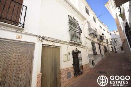 Charming 4-Bedroom Townhouse in Albanchez, Almeria