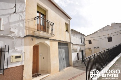 Encantadora Casa de Pueblo en Venta en Purchena
