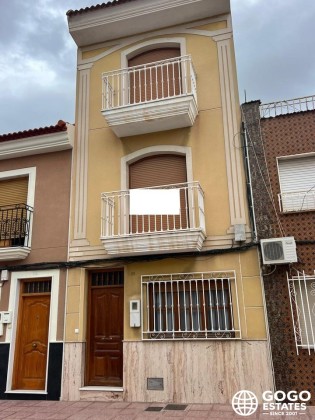 Encantadora casa adosada de 3 habitaciones en Albox en venta