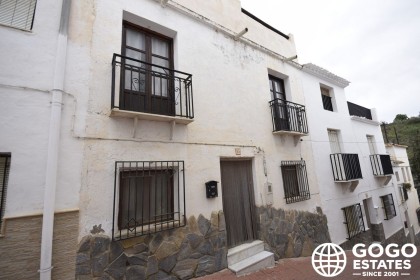 Amplia casa de pueblo de 5 habitaciones en Albanchez en venta