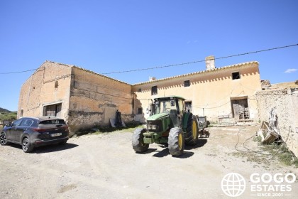 Amplia Casa de Campo en Venta Cerca de Oria, Almería