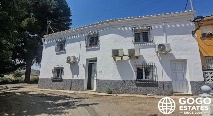 Amplia Casa de Campo en Venta en Arboleas